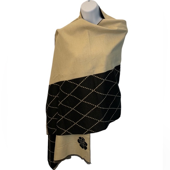 š¤Camellia Flower reversible shawl - Picture 3 of 6